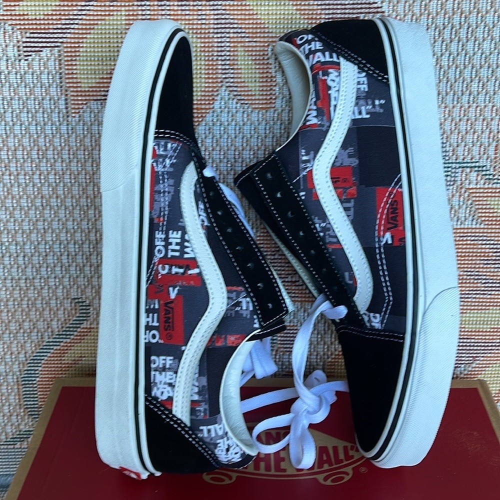 Vans Men’s Old Skool
(Packing Tape) Black/Red/
VN0A4U3BWZ4
Sneakers - Picture 10 of 16